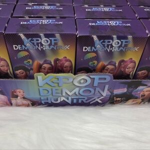 KPOP Demon Huntrix Collectible Parachute Figures - One Mystery Box